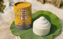 Review Phấn nụ Hoàng cung nụ trắng rất được yêu thích: Tưởng cổ lắm, ai ngờ đánh lên đẹp quá