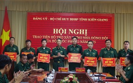 BĐBP tỉnh Kiên Giang: Tổ chức trao tiền hỗ trợ xây dựng “Nhà Đồng đội” năm 2025