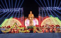 Nghệ An: Khai mạc Lễ hội Làng Sen và khánh thành Tượng đài "Bác Hồ về thăm quê"