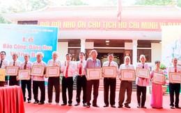 Hậu Giang: Báo công, dâng hoa viếng Bác nhân kỷ niệm 135 năm Ngày sinh Chủ tịch Hồ Chí Minh