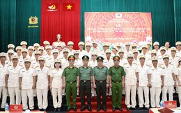 Công an tỉnh An Giang: Trao Quyết định nghỉ hưu theo nguyện vọng cho 68 đồng chí