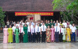 Hội Nhà báo tỉnh Nghệ An dâng hương tưởng niệm Chủ tịch Hồ Chí Minh