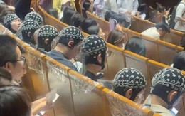 Lan truyền bức ảnh nhóm người đội loại mũ kỳ lạ: "Công nghệ bí ẩn gì đây? Có ảnh hưởng đến cơ thể không?”