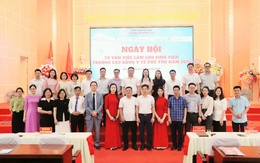 Trường Cao đẳng Y tế Phú Thọ: Đồng hành cùng sinh viên tại Ngày hội tư vấn việc làm 2025