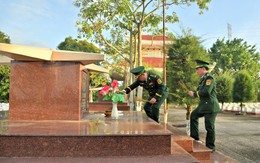 Ban Chỉ huy BĐBP tỉnh An Giang viếng nghĩa trang anh hùng Liệt sỹ