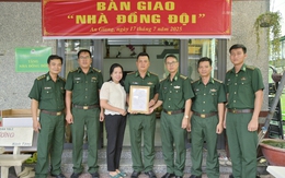 Bàn giao 7 căn “Nhà đồng đội” cho cán bộ Biên phòng tỉnh An Giang