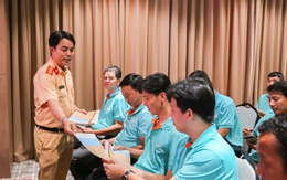Công an TP Cần Thơ: Tuyên truyền, phổ biến pháp luật bảo đảm TTATGT cho các tài xế xe công nghệ