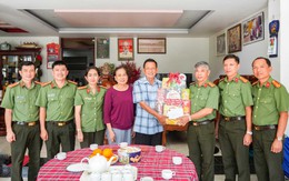 Công an TP Cần Thơ thăm, tặng quà các gia đình chính sách, các Mẹ Việt Nam Anh hùng