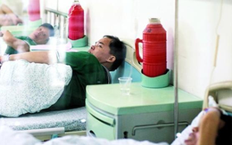 Cả nhà 3 người cùng nhập viện cấp cứu vì ngộ độc sau khi ăn trứng rán
