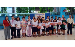 TP.Hồ Chí Minh: Phường Phú Thạnh tặng quà học sinh giỏi, học sinh xuất sắc