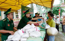 Phiên chợ đặc biệt gắn kết tình quân dân khu vực biên giới biển TP Cần Thơ nhân dịp Quốc khánh 2/9