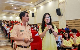 Tân sinh viên “lên lớp” về văn hóa giao thông trước thềm năm học mới