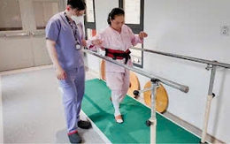 Khớp gối nhân tạo “trôi” khỏi ổ khớp sau 5 năm phẫu thuật