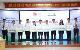 Trao học bổng “Vững tương lai” năm học 2024 - 2025