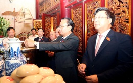 Đoàn đại biểu dự Đại hội đại biểu Đảng bộ tỉnh Phú Thọ dâng hương tưởng niệm các Vua Hùng
