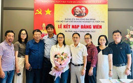 Chi bộ Tạp chí Doanh nghiệp và Tiếp thị tổ chức Lễ kết nạp đảng viên mới