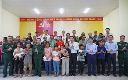 Quảng Trị: Kiểm tra xóa nhà tạm, trao quà Tết cho bà con đồng bào người Rục