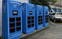 TPHCM triển khai lắp đặt tủ đổi pin xe máy điện trên vỉa hè