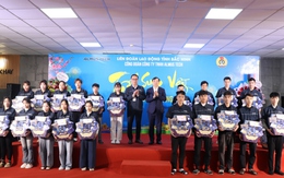 Trưởng ban Tuyên giáo và Dân vận Tỉnh ủy Bắc Ninh thăm, chúc Tết công nhân Almus Tech