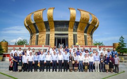 TP Cần Thơ: Đoàn cán bộ cấp Thứ trưởng và tương đương Đảng Nhân dân Cách mạng Lào dâng hương tại Đền thờ Vua Hùng
