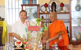 Công an TP Cần Thơ thăm, chúc mừng đồng bào Khmer nhân Lễ Sene Dolta 2026
