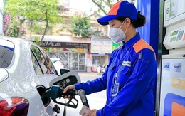 Giá xăng RON95 tăng gần 1.000 đồng/lít