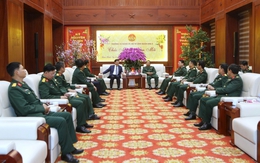 Lãnh đạo thành phố Huế thăm, chúc Tết Bộ Tư lệnh Quân khu 4