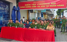 Công an tỉnh An Giang tổ chức diễn tập tình huống cướp tài sản tại ngân hàng