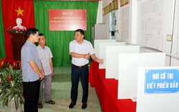 Giám đốc Sở Văn hoá, Thể thao và Du lịch TP Cần Thơ kiểm tra công tác bầu cử tại xã Thạnh Xuân