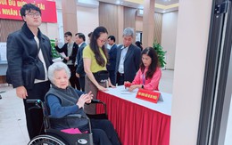 Cử tri phường Hoàn Kiếm nô nức tham gia Ngày hội bầu cử