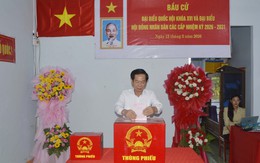 Bộ trưởng Bộ Nội vụ Đỗ Thanh Bình dự khai mạc và bỏ phiếu bầu cử tại xã Vĩnh Phong, tỉnh An Giang