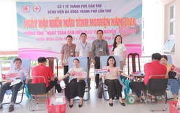 Cán bộ, nhân viên Bệnh viện Đa khoa TP Cần Thơ tham gia hiến máu tình nguyện