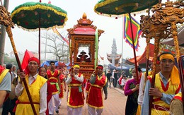 Đặc sắc lễ rước kiệu, rước mão Nguyên phi Ỷ Lan tại lễ hội truyền thống làng Sủi