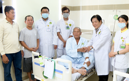 Phẫu thuật thành công cho bệnh nhân người Campuchia bị sỏi thận san hô to, khối lượng lớn