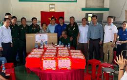 Xã Hoà Khánh, tỉnh Tây Ninh: Trao tặng nhà đồng đội và tặng quà cho hội viên cựu chiến binh