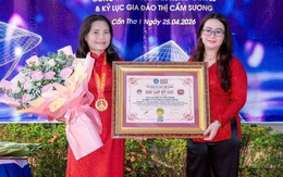 Nghệ nhân Đào Thị Cẩm Sương lập kỷ lục với tác phẩm "Hồn dân tộc - Nón lá quê hương”