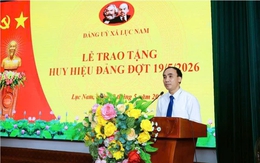 Đảng ủy xã Lục Nam trao Huy hiệu Đảng cho 41 đảng viên lão thành