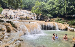 Thác Mây - “Chín bậc tình yêu” giữa đại ngàn xứ Thanh thu hút khách thập phương