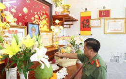 Công an TP Cần Thơ thăm, tặng quà gia đình Liệt sĩ Nguyễn Văn Kha