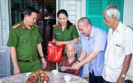 Cần Thơ: Thăm, tặng quà Mẹ VNAH trên địa bàn phường Hưng Phú nhân Ngày Thương binh - Liệt sĩ