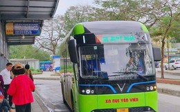 Hà Nội phát hành miễn phí thẻ xe buýt gắn chip cho hành khách thuộc diện ưu tiên