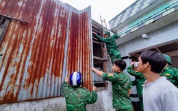 Đồn Biên phòng Lai Hòa giúp dân khắc phục hậu quả lốc xoáy