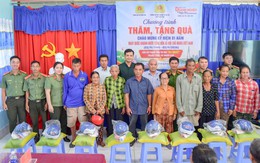 Thăm, tặng quà người dân có hoàn cảnh khó khăn trên địa bàn xã Vĩnh Hải