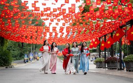 Hot nhất Nam bộ dịp 2/9, núi Bà Đen đón hàng nghìn khách đến check-in cờ hoa, đi 3 phiên chợ lá liên tiếp