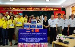 Đại sứ quán Thái Lan trao quà cho các hộ gia đình bị ảnh hưởng bởi dịch Covid-19 tại phường Phúc Xá