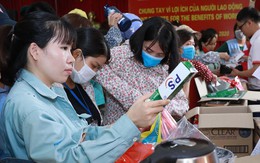 Chung tay cùng công nhân vượt khó