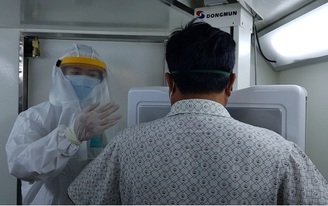 Cháu bé 1 tuổi mắc Covid-19 đã tới sân bay, đi hội chợ, lễ chùa...