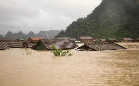 Xứng đáng dòng máu Việt trong mùa bão lũ