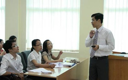 Đề xuất kéo dài thời gian giảng dạy với giảng viên là Giáo sư, Tiến sĩ
