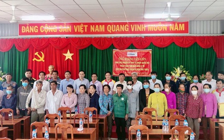 HDBank tặng hơn 120 thẻ BHYT cho người dân Long An